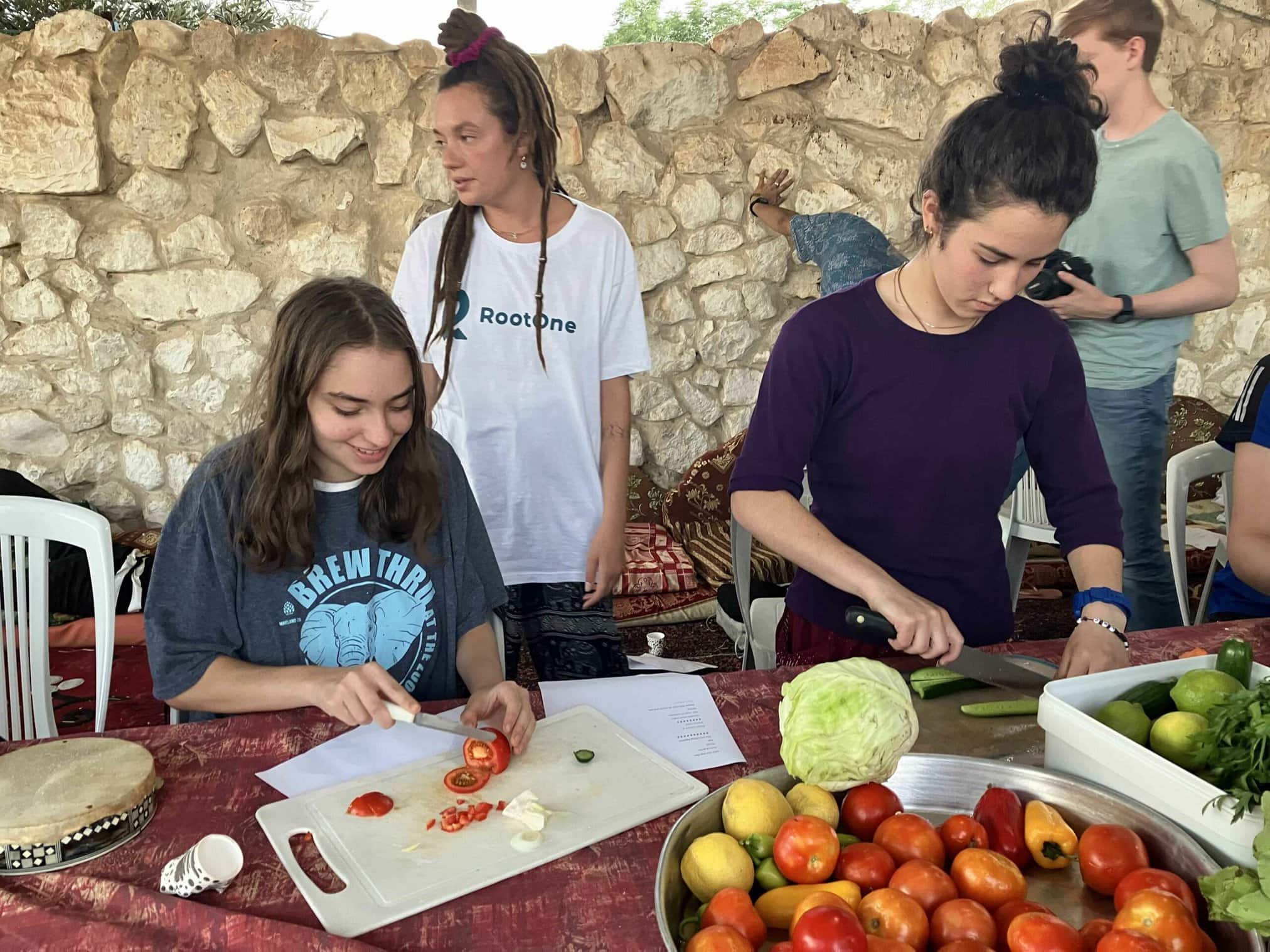 people preparing food