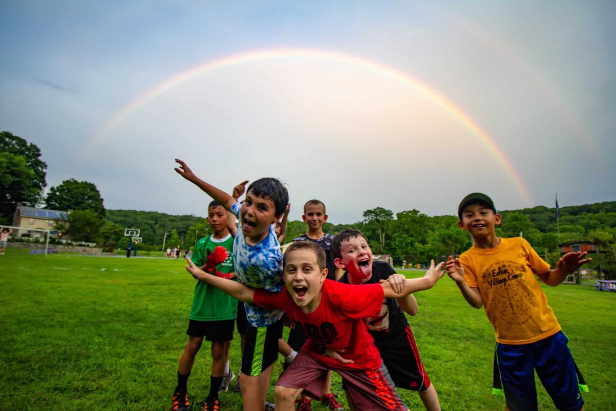 |kids in a group jumping together||